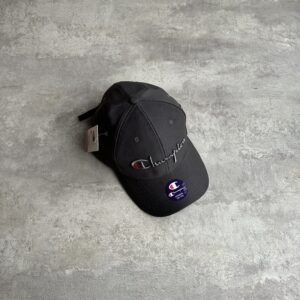 Gorra Champion Negra con Logo Bordado
