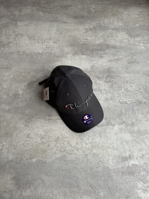 Gorra Champion Negra con Logo Bordado
