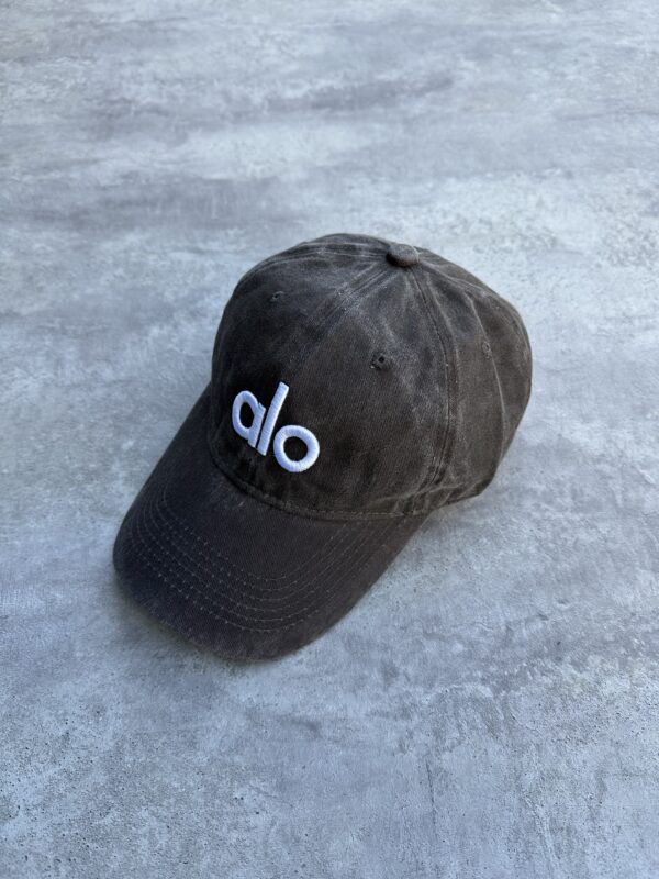 Gorra Alo Yoga Vintage Marrón Oscuro - Image 2