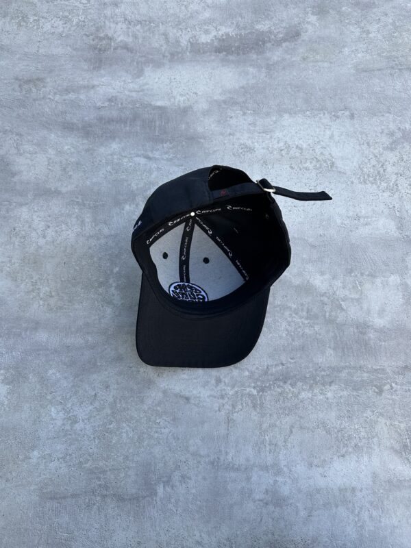 Gorra Rip Curl Negra con Logo Bordado - Image 2