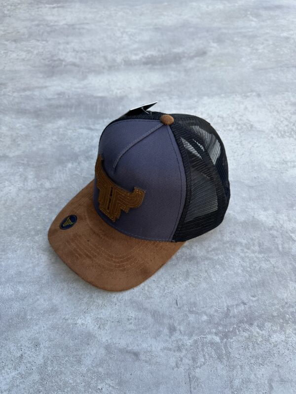 Gorra Trucker Toro Marrón & Gris - Image 2
